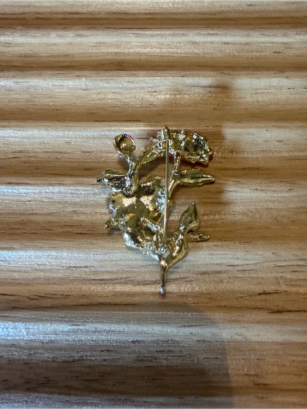 NWOT Enamel Chrysanthemum Flower Brooch - Picture 2 of 3